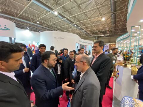 بازدید مدیرعامل کانون از نمایشگاه بینالمللی گردشگری و صنایع وابسته تهران