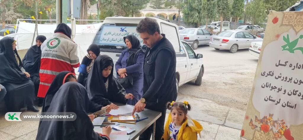 ایستگاه نقاشی کانون لرستان در گلزارشهدای خرم آباد