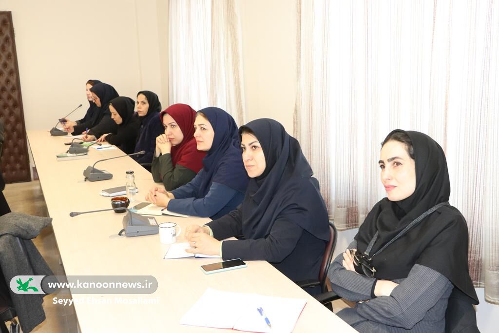 دوره آموزشی فن بیان و آیین سخنوری ویژه مربیان کانون گلستان برگزار شد