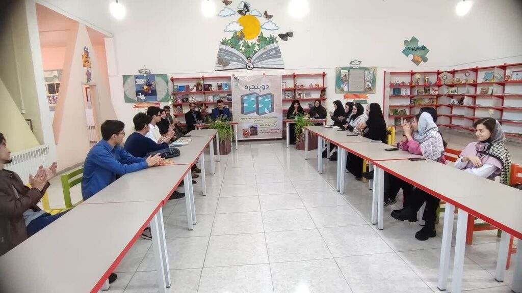 کتاب دوربین خدا توسط اعضای ادبی کانون استان ایلام در برنامه دو پنجره نقدشد