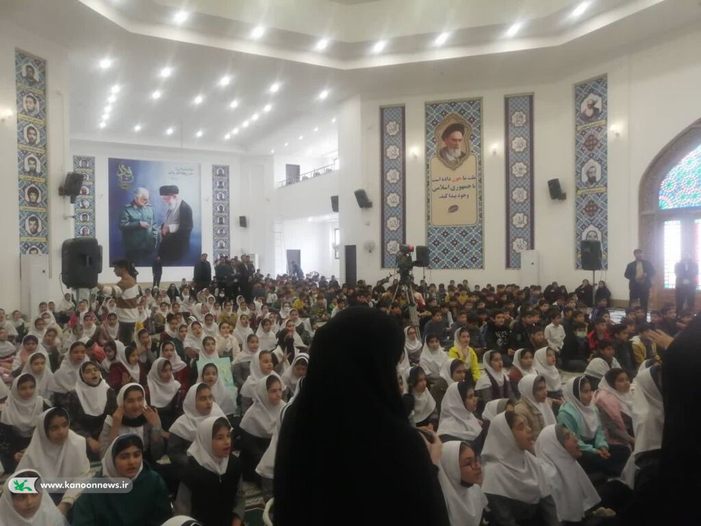 تجمع بزرگ کودکان مهدوی همزمان در مسجد مقدس جمکران و مزار مطهر احمدبن اسحاق برگزار شد