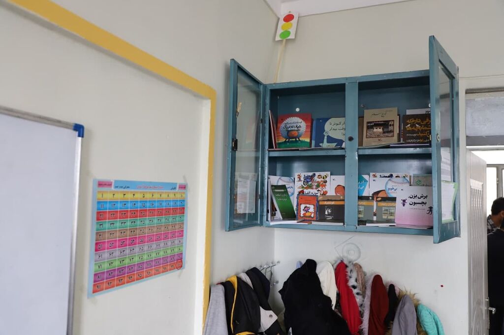 اهدای کتاب به مدارس روستایی شهرستان اشنویه توسط پایگاه بسیج شهید رسول فرخی کانون استان آذربایجان غربی