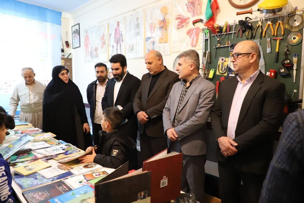 اهدای کتاب به مدارس روستایی شهرستان اشنویه توسط پایگاه بسیج شهید رسول فرخی کانون استان آذربایجان غربی