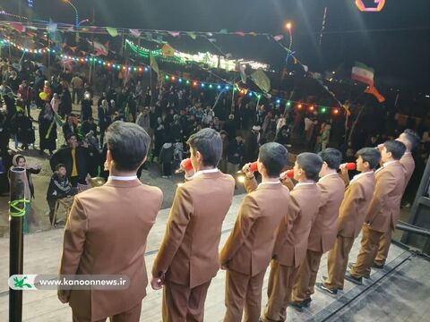 اجرای گروه‌های سرود استان قم در تماشاخانه سیار کانون