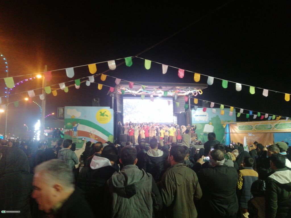 جشن بزرگ نیمهشعبان با حضور تماشاخانه سیار کانون پرورش فکری ویژهبرنامه تماشاخانههای سیار کانون به مناسبت نیمه شعبان  در قم برگزار شد