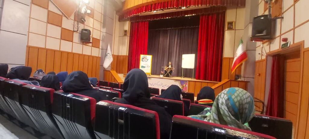 برگزارش نشست «بصیرت افزایی و  تبیین مشارکت حداکثری» در کانون البرز