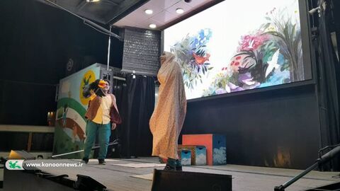 اجرای ویژه برنامه های فرهنگی و هنری تماشاخانه سیار کانون در کوی مدرس اهواز