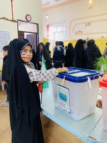 حضور رای اولی های استان کردستان در پای صندوق های رای به گزارش تصویر