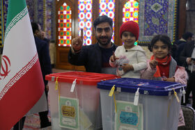 حضور کودکان و نوجوانان در انتخابات، نشان از آینده‌نگری خانواده‌های یزدی دارد