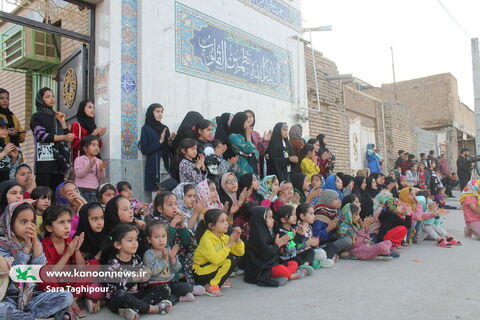 چهارمین روز حضور تماشاخانه سیار کانون پرورش فکری کودکان و نوجوانان در اهواز(کوی آل صافی)