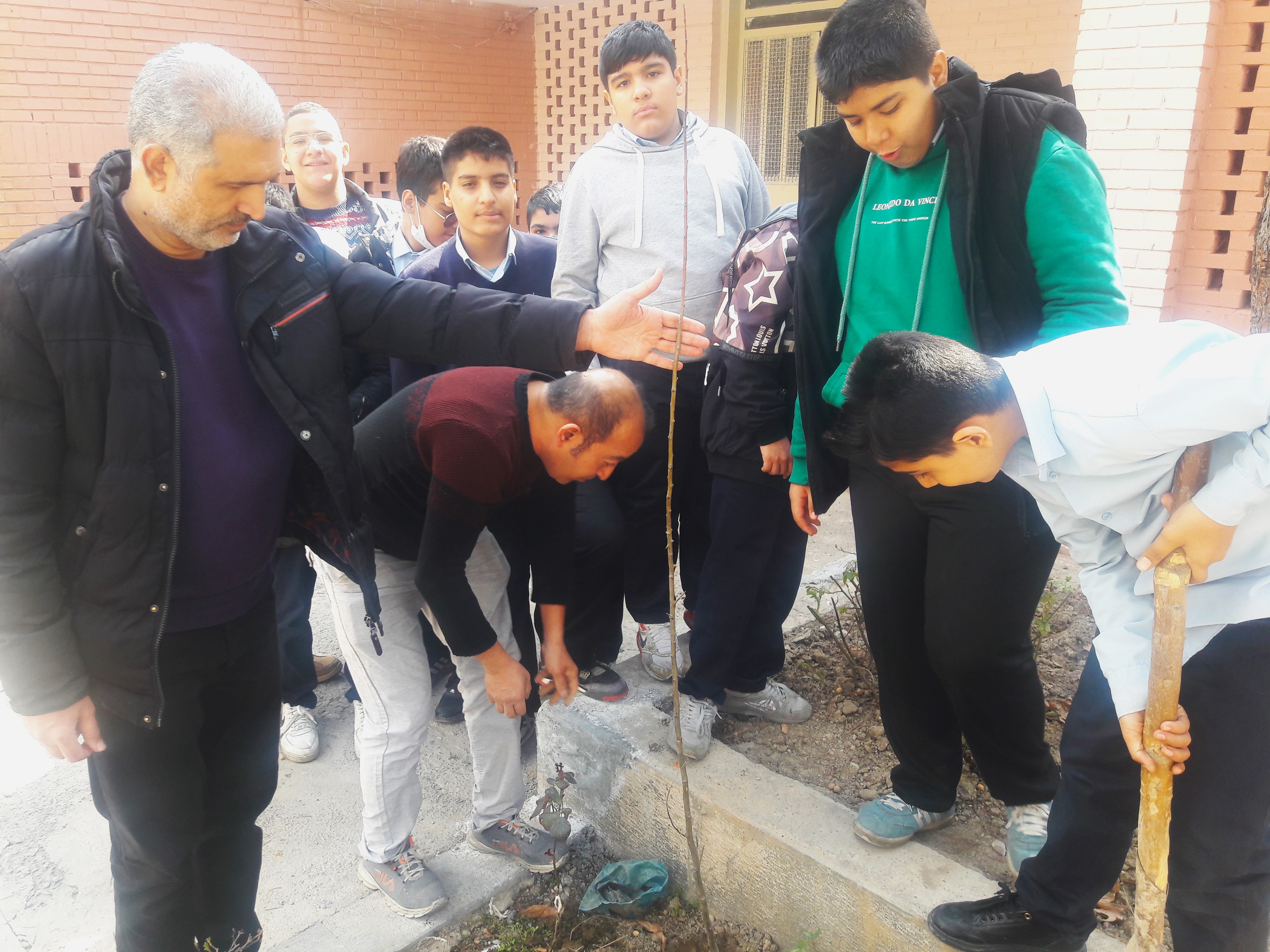 کاشت نهال در مرکز فرهنگی هنری شماره ۷