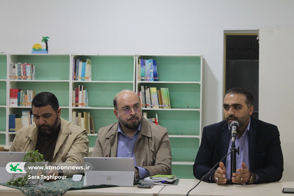 بازدید از مراکز فرهنگی هنری کانون خوزستان و برگزاری نشستهای متعدد با کارکنان و مربیان استان