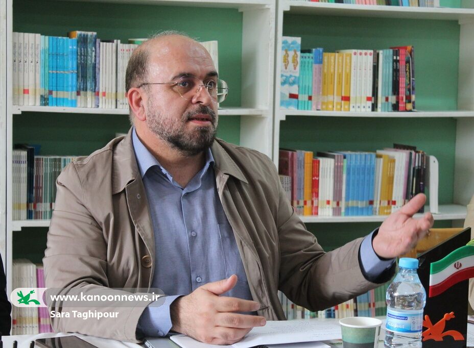 بازدید از مراکز فرهنگی هنری کانون خوزستان و برگزاری نشستهای متعدد با کارکنان و مربیان استان