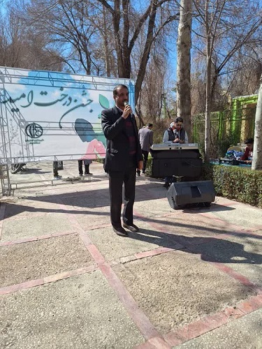 کاشت نهال بااجرای برنامه های فرهنگی در مجتمع کانون اصفهان