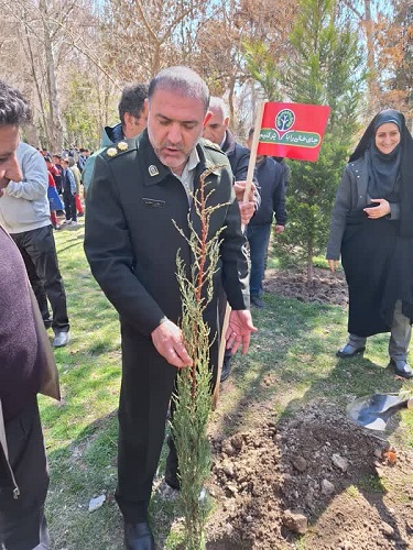 کاشت نهال بااجرای برنامه های فرهنگی در مجتمع کانون اصفهان