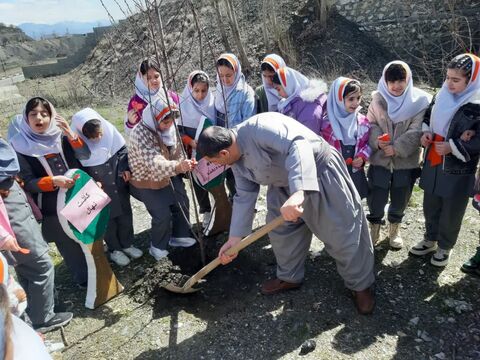 آیین کاشت نهال در مراکز کانون پرورش فکری کودکان و نوجوانان استان آذربایجان غربی
