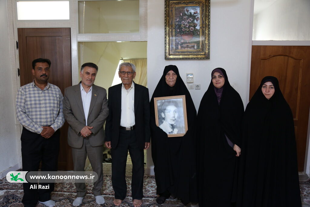 دیدارمدیرکل کانون استان بوشهر با پدر و مادر شهید نوجوان عبدالمهدی قادریانی دیدارمدیرکل کانون استان بوشهر با پدر و مادر شهید نوجوان عبدالمهدی قادریانی