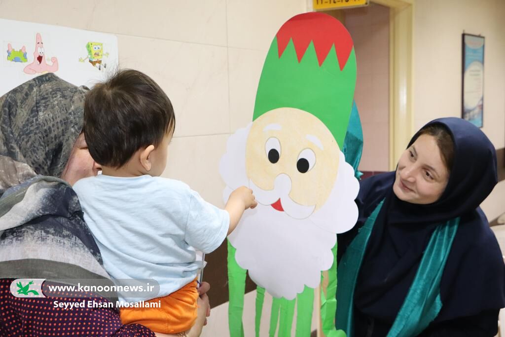 اهدای تخممرغ رنگی به کودکان بیمارستان طالقانی گنبدکاووس اجرای نمایش و اهدای تخممرغ رنگی به کودکان بیمارستان طالقانی گنبدکاووس