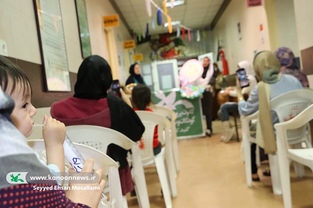 اهدای تخممرغ رنگی به کودکان بیمارستان طالقانی گنبدکاووس