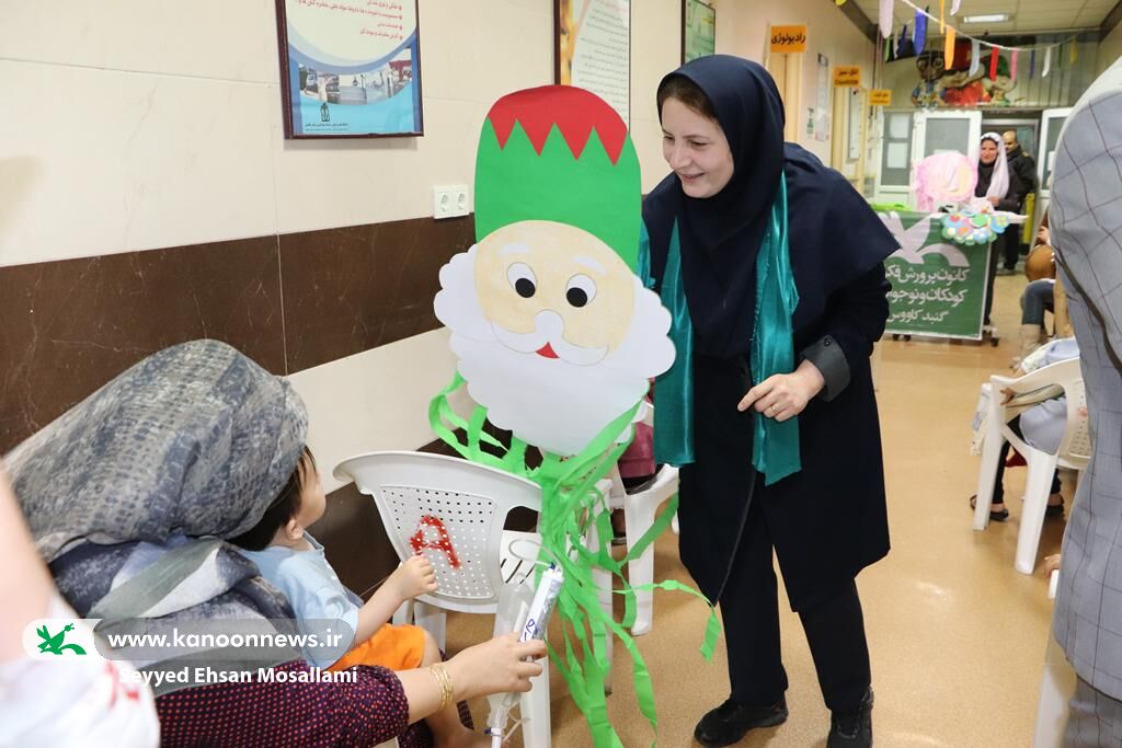 اهدای تخممرغ رنگی به کودکان بیمارستان طالقانی گنبدکاووس