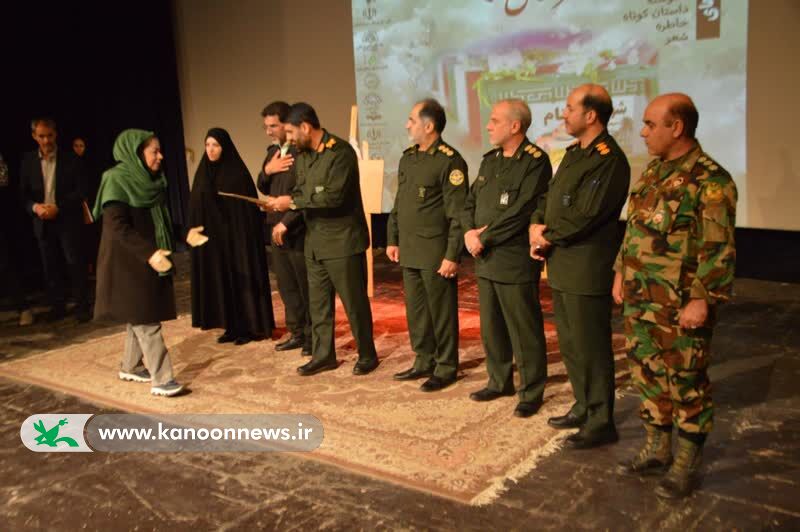 تجلیل از فاطمه عمادی پور مربی کانون لرستان تجلیل از مربی کانون لرستان در اختتامیه جشنواره سروهای سربلند