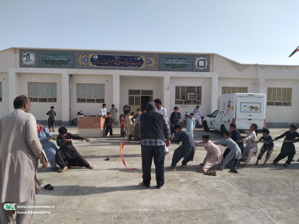 حضور امداد فرهنگی کانون پرورش فکری سیستان و بلوچستان در میان کودکان و نوجوانان مناطق سیلزده