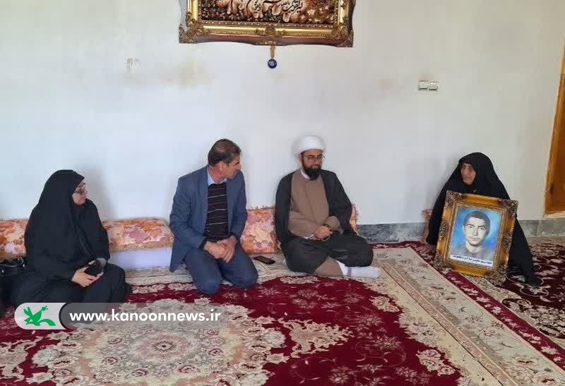 گرامی داشت یاد وخاطره شهدا در مراکز کانون پرورش فکری لرستان