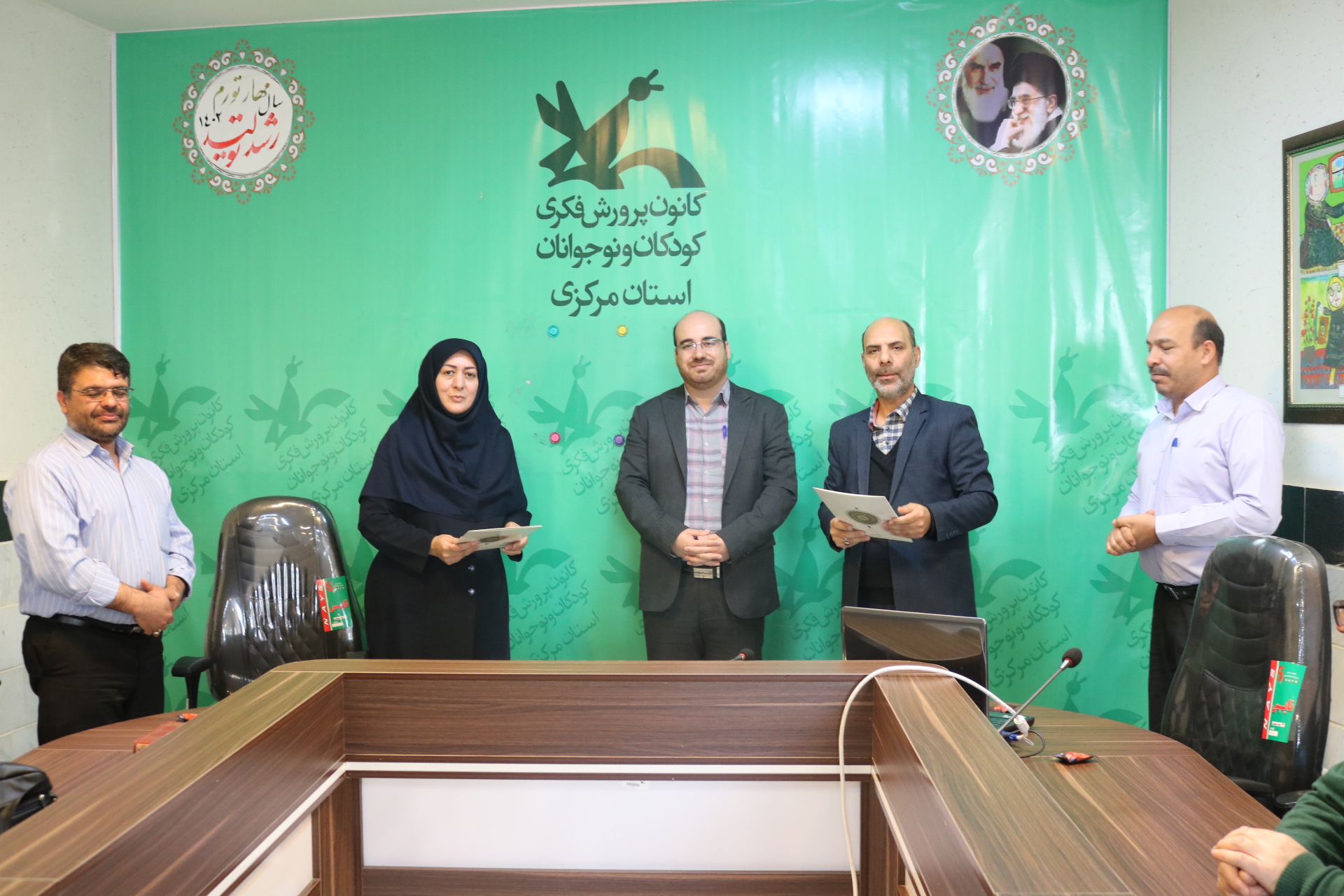 نشست پایان سال مدیرکل کانون پرورش فکری استان مرکزی با کارکنان