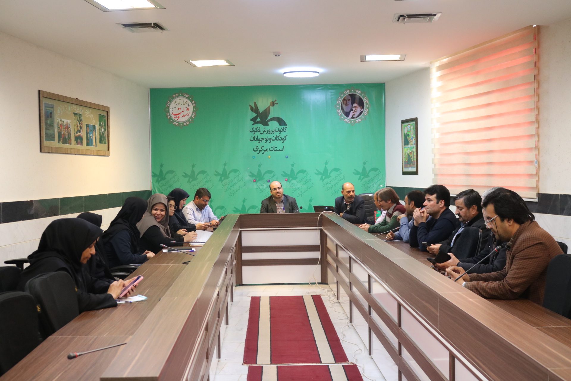 نشست پایان سال مدیرکل کانون پرورش فکری استان مرکزی با کارکنان