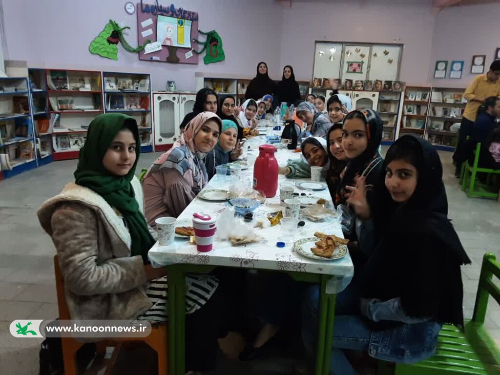 مراسم افطاری مرکز شماره ۸ کانون قم با حضور روزه اولیها برگزار شد