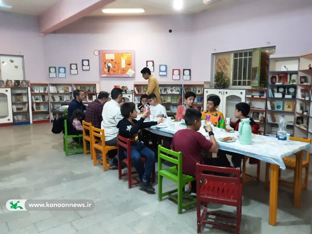 مراسم افطاری مرکز شماره ۸ کانون قم با حضور روزه اولیها برگزار شد