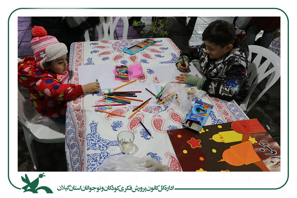 غرفه کانون گیلان پذیرای مخاطبان است / فعالیتهای دینی مربیان برای کودکان