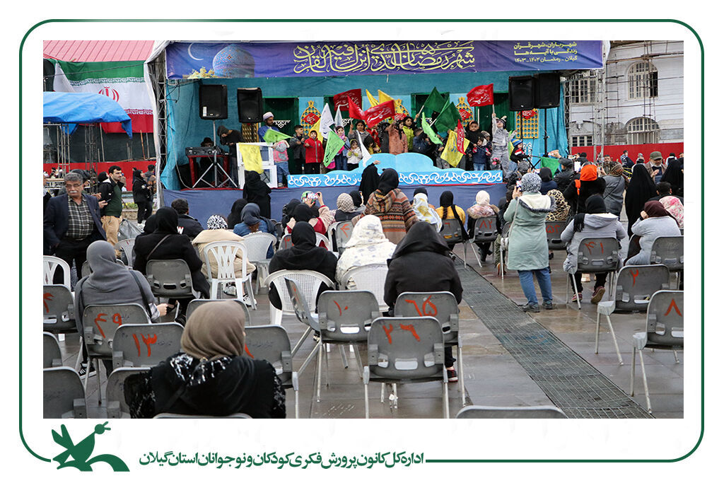 غرفه کانون گیلان پذیرای مخاطبان است / فعالیتهای دینی مربیان برای کودکان