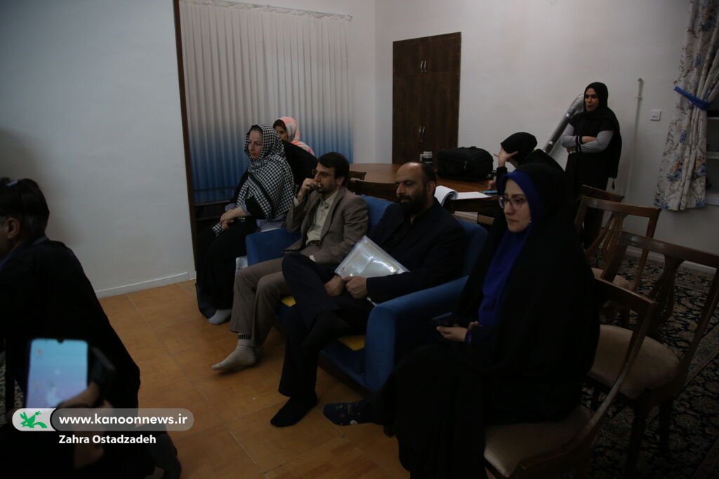دیدار صمیمانه وزیر آموزش و پرورش و مدیرعامل کانون با دختران نیازمند سرپرست