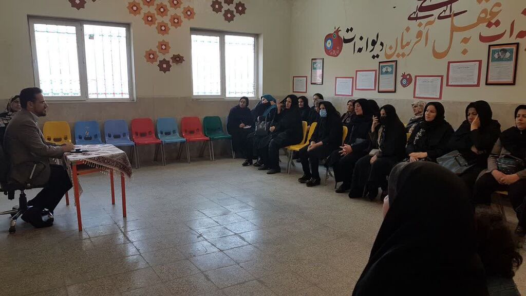 نشست تربیتی نشست آموزشی با والدین اعضای مرکز شماره ۱۱ کرمانشاه
