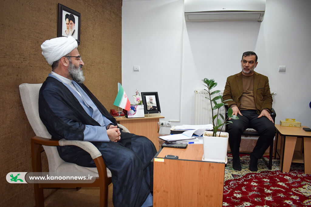 دیدار معاون توسعه و مدیریت منابع کانون با نماینده ولی فقیه در استان سمنان