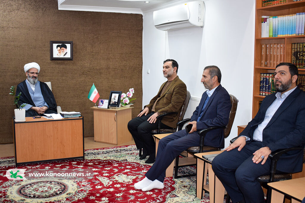 دیدار معاون توسعه و مدیریت منابع کانون با نماینده ولی فقیه در استان سمنان