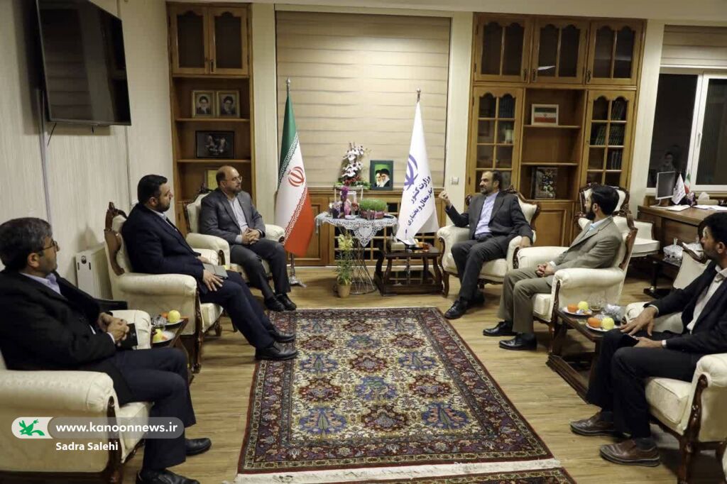 دیدار معاون فرهنگی کانون با استاندار چهارمحال و بختیاری دیدار معاون فرهنگی کانون با استاندار چهارمحال و بختیاری