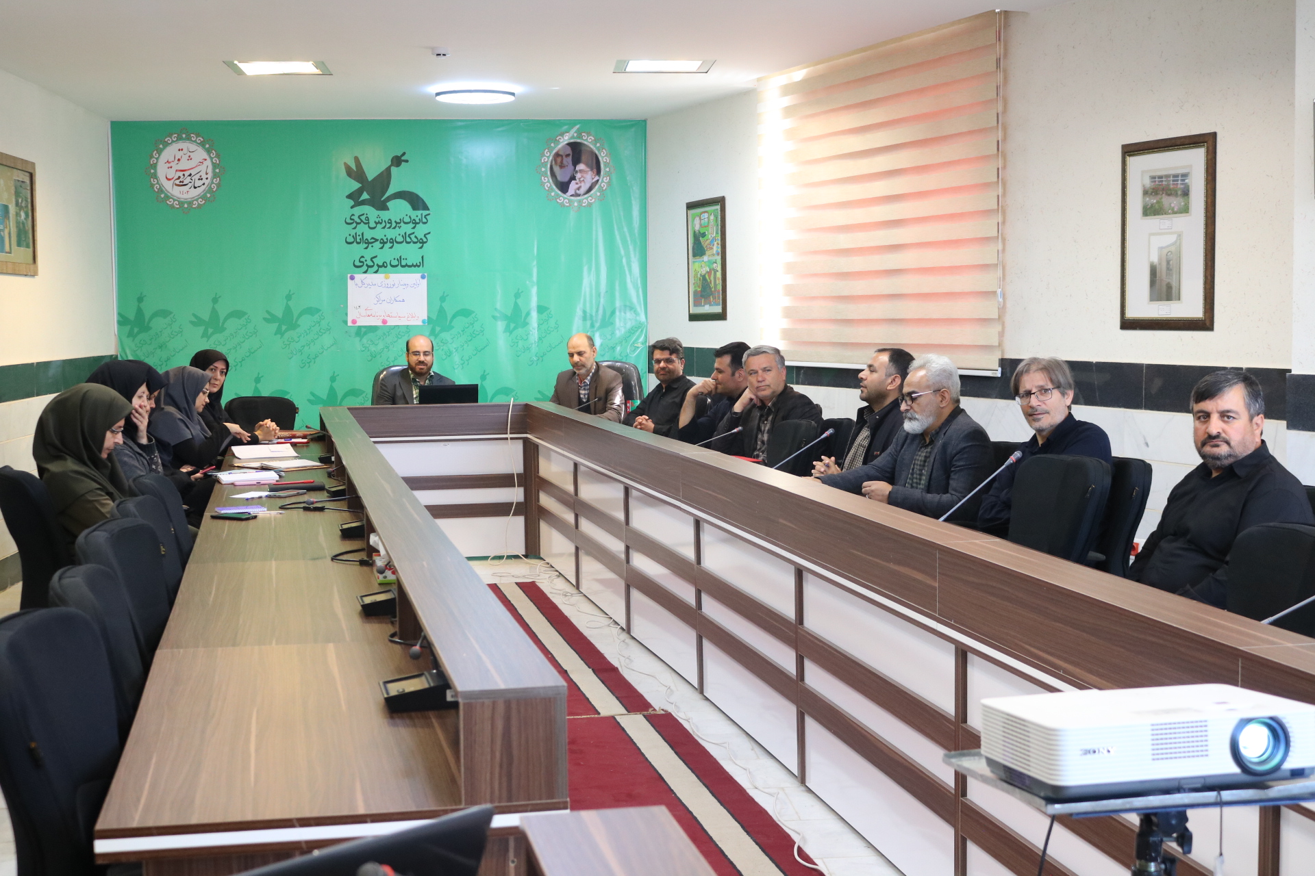 مدیرکل کانون استان مرکزی در گردهمایی کارکنان سیاستهای کانون در سال ۱۴۰۳ را تشریح کرد