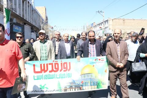 مدیرکل کانون پرورش فکری به همراه کارکنان و اعضای مراکز کانون استان مرکزی در راهپیمایی روز جهانی قدس