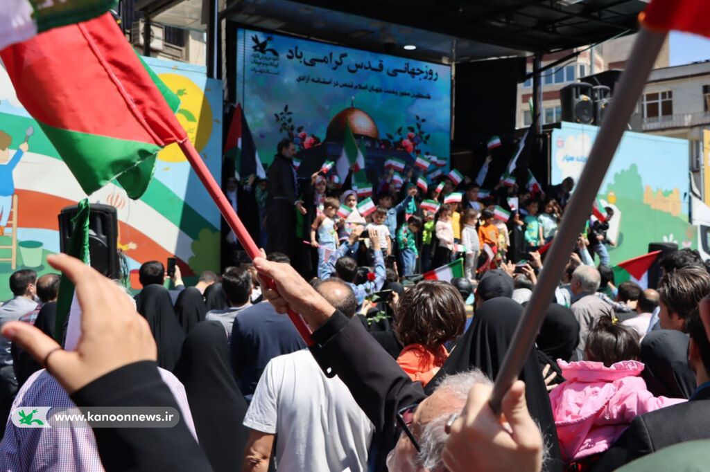 اجرای برنامههای تماشاخانه سیار کانون در راهپیمایی روز جهانی قدس حمایت کودکان ایران از بچههای فلسطین