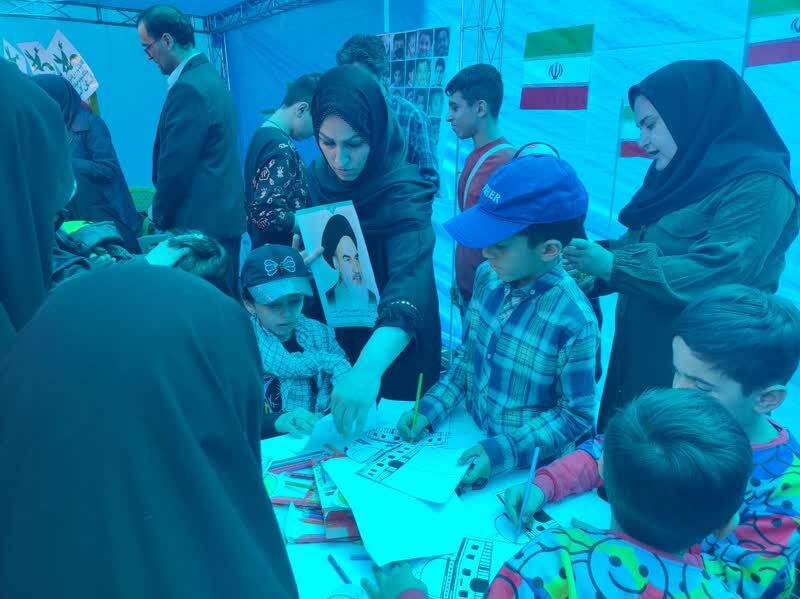 همدردی کودکان کرجی با کودکان غزه  و گرامی داشت یاد شهدای کنسولگری ایران 