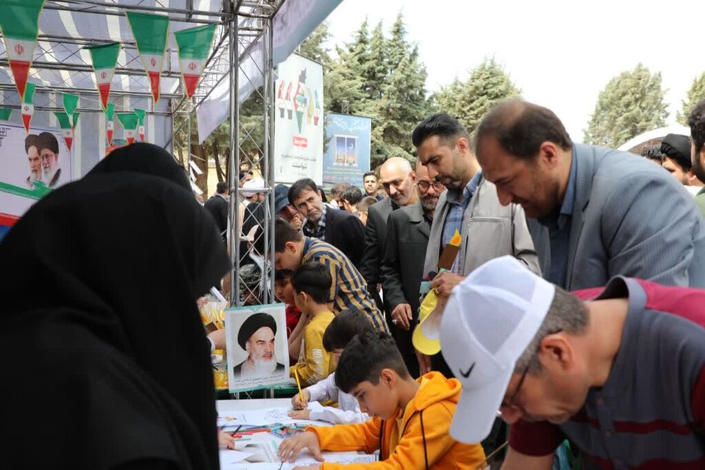 برپایی ایستگاه فرهنگی، هنری و ادبی توسط کانون پرورش فکری کودکان و نوجوانان در مسیر راهپیمایی شهرستان ارومیه