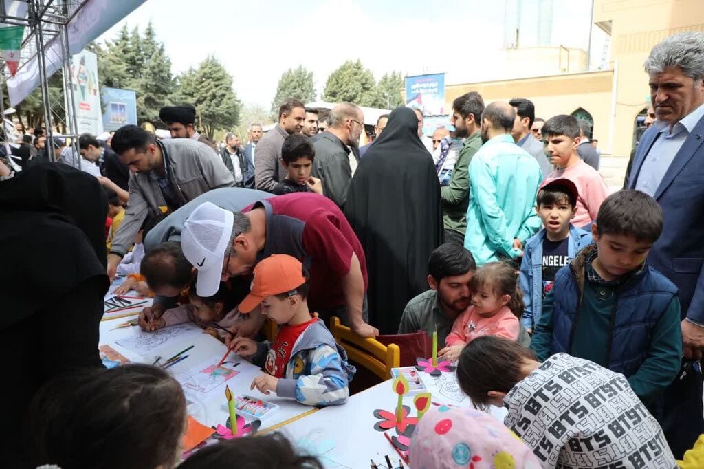 برپایی ایستگاه فرهنگی، هنری و ادبی توسط کانون پرورش فکری کودکان و نوجوانان در مسیر راهپیمایی شهرستان ارومیه