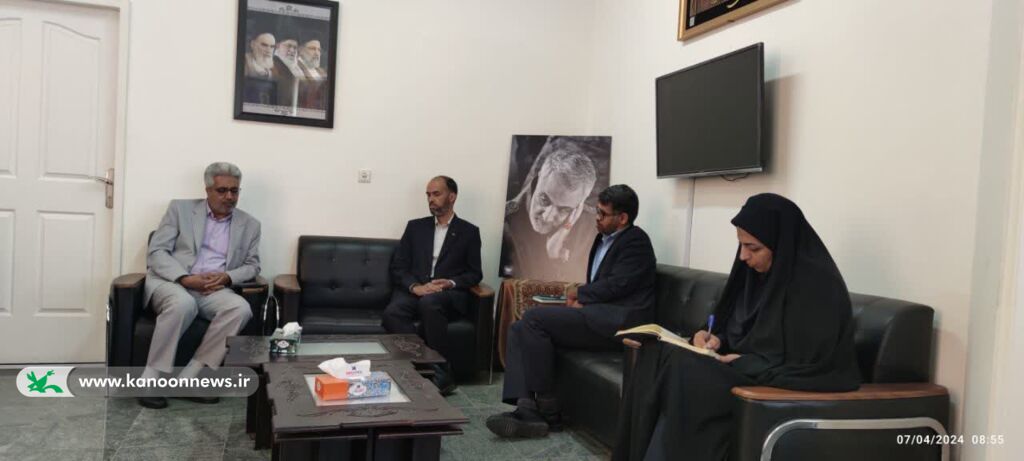 دیدار با فرماندار درمیان دیدار مدیرکل کانون پرورش فکری کودکان و نوجوانان با فرماندار درمیان