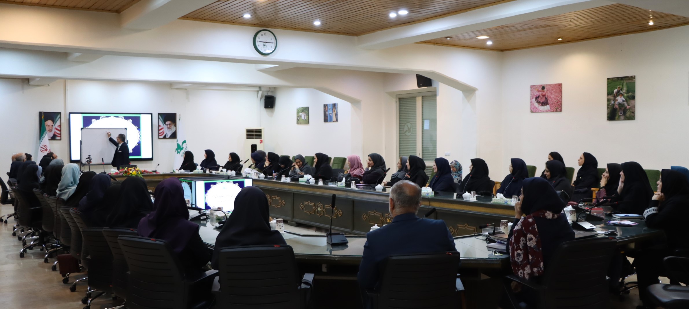 اولین جلسه مسئولین مراکز درسال ۱۴۰۳ با حضور امیرعلی عموزاده مدیرکل استان تهران