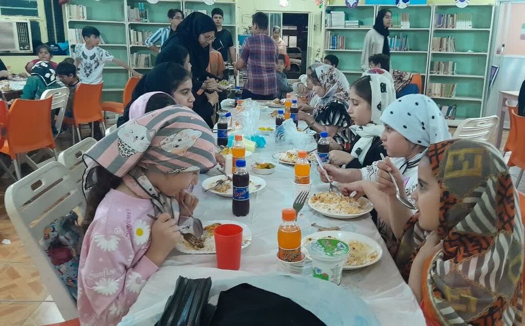 ضیافت روزه اولیها در مرکز فرهنگی هنری کانون گتوند برپا شد