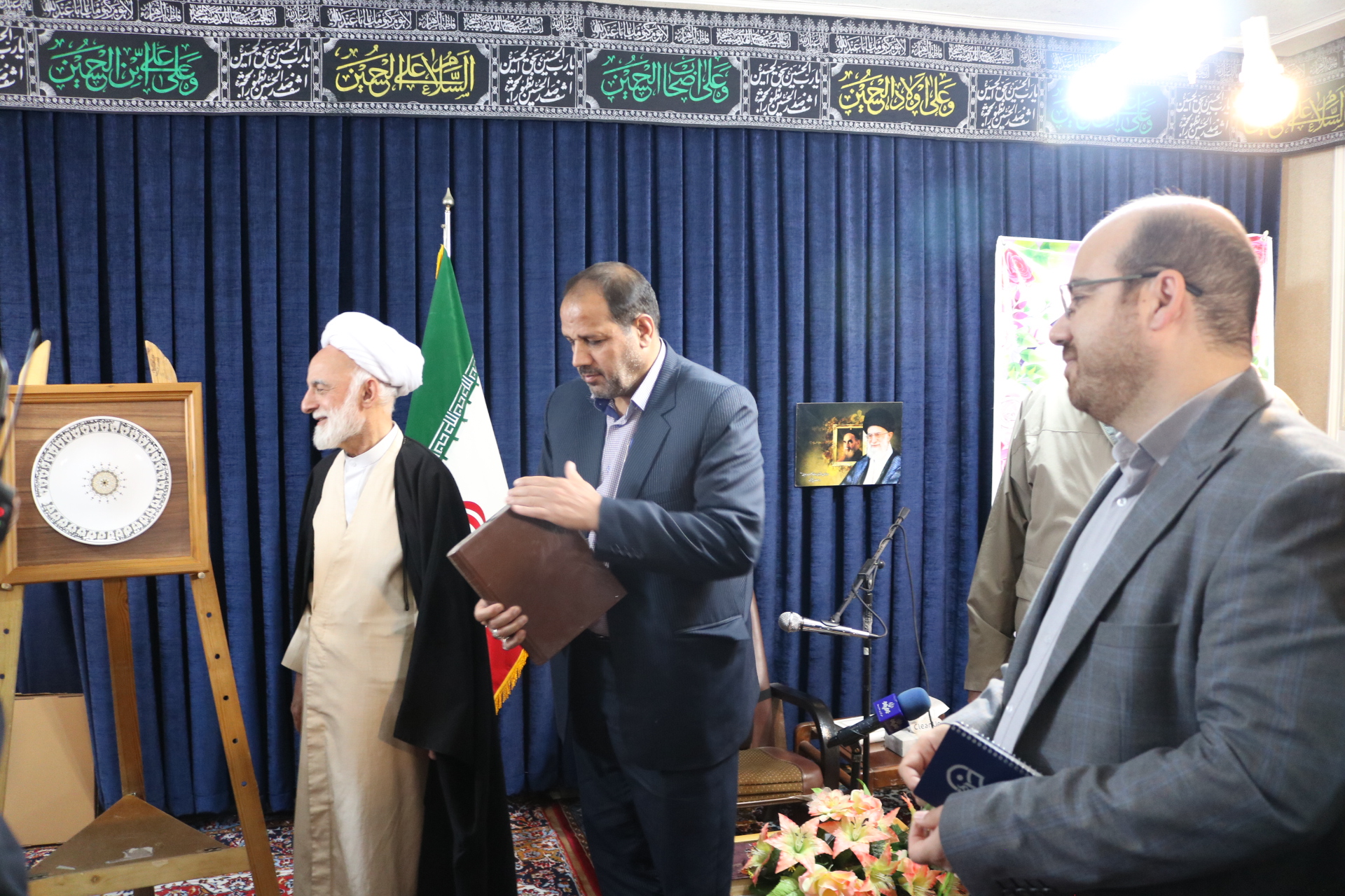 دیدار مدیرکل و کارکنان کانون استان مرکزی با نماینده ولی فقیه در استان