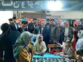 بازدید استاندار سیستان و بلوچستان از غرفه کانون در نمایشگاه قرآن و عترت زاهدان