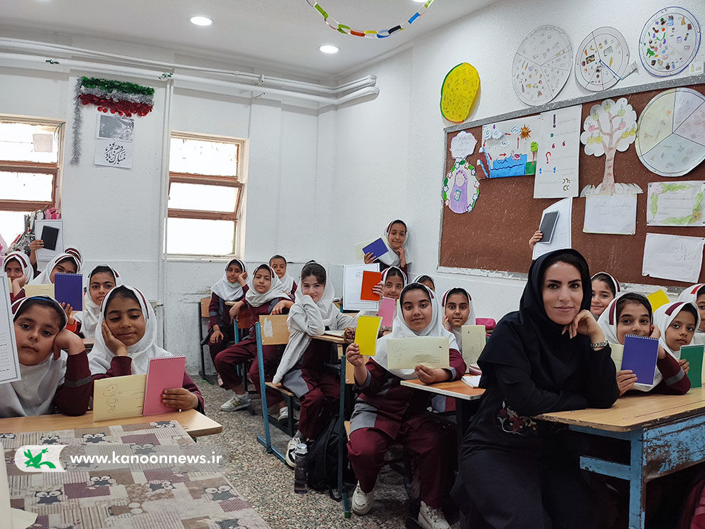 حضور مربی مکاتبه ای کانون پرورش فکری لرستان در مدارس